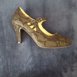 Chase & Chloe Mary Jane Kitten Heel Pumps